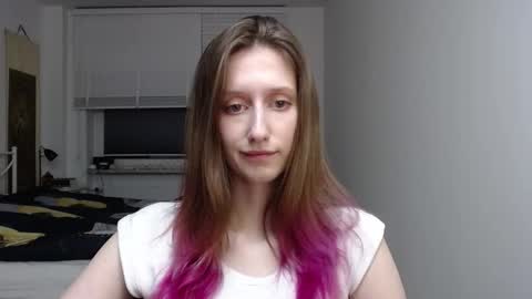 L U N A  online show from 11-17-25, 06:35