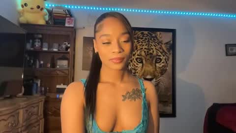 lunaa_11 online show from 12-29-24, 04:38