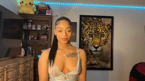 lunaa_11 online show from 01-04-25, 05:27