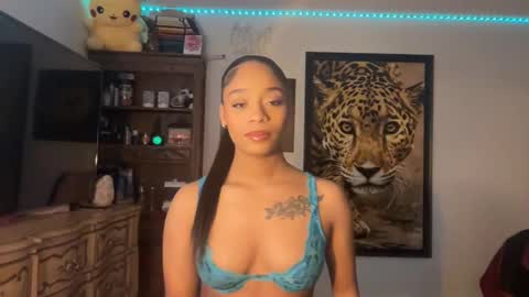 lunaa_11 online show from 01-13-25, 06:06