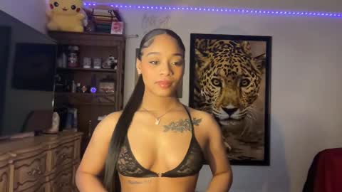 lunaa_11 online show from 01-14-25, 04:04