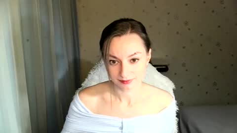 lunaa_bluee online show from 10-30-25, 07:58