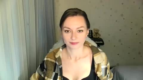 lunaa_bluee online show from 11-25-25, 09:04