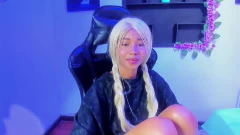 Snapshot of lunaa_brunettee chatting on 02-11-26, 03:33 lunna online show from 02-11-26, 03:33