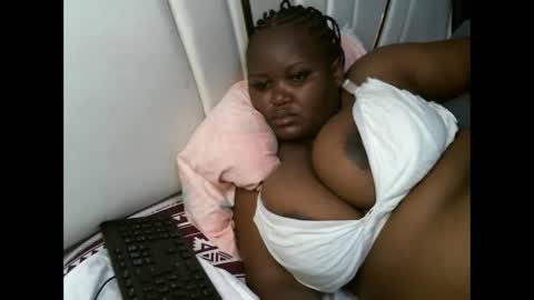 lunabloom01 online show from 12-15-25, 01:21