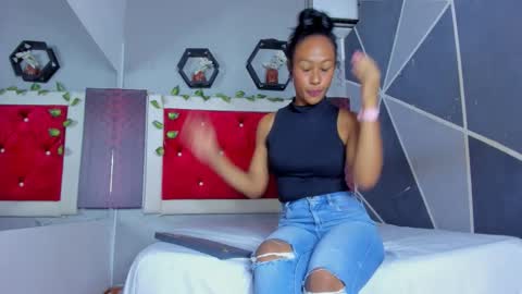 Snapshot of lunabroonks chatting on 02-04-26, 08:25 Luna online show from 02-04-26, 08:25