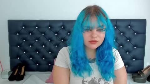 Snapshot of lunaflirt chatting on 09-15-25, 11:10 Luna online show from 09-15-25, 11:10