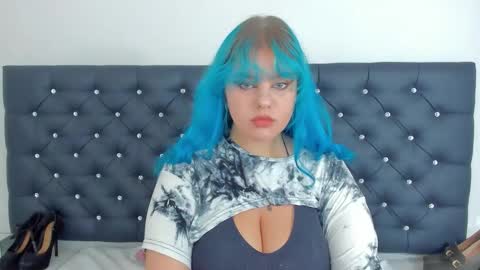 Snapshot of lunaflirt chatting on 09-17-25, 10:39 Luna online show from 09-17-25, 10:39