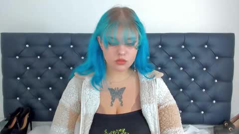 Snapshot of lunaflirt chatting on 09-24-25, 08:50 Luna online show from 09-24-25, 08:50