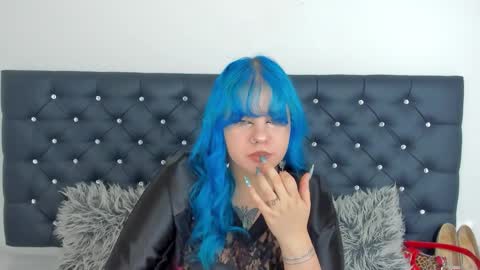 Snapshot of lunaflirt chatting on 12-15-25, 12:31 Luna online show from 12-15-25, 12:31