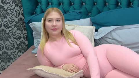 Snapshot of lunahouston chatting on 01-31-25, 02:04 LunaHouston online show from 01-31-25, 02:04