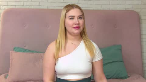 Snapshot of lunahouston chatting on 02-07-25, 05:40 LunaHouston online show from 02-07-25, 05:40