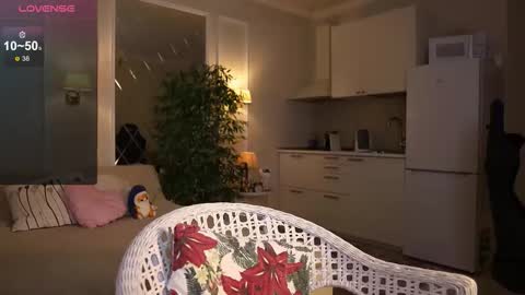 Snapshot of lunaice__ chatting on 12-04-25, 05:28 Luna online show from 12-04-25, 05:28