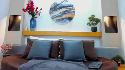 Snapshot of lunainsane58 chatting on 10-13-25, 06:35 Luna online show from 10-13-25, 06:35