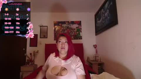 Snapshot of lunalatinacoo chatting on 07-15-26, 07:24 LUNA online show from 07-15-26, 07:24