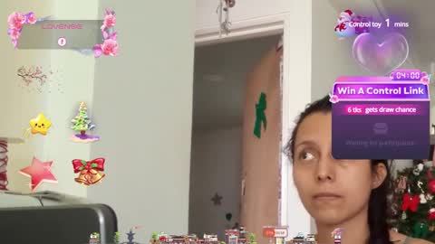 Snapshot of lunamoon_17 chatting on 12-16-24, 06:05 LUNA online show from 12-16-24, 06:05