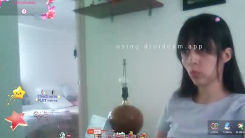 Snapshot of lunamoon_17 chatting on 01-21-25, 10:41 LUNA online show from 01-21-25, 10:41