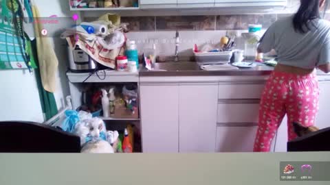 Snapshot of lunamoon_17 chatting on 02-21-25, 04:05 LUNA online show from 02-21-25, 04:05