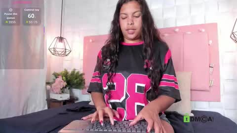 lunamorena__ online show from 12-15-25, 06:23