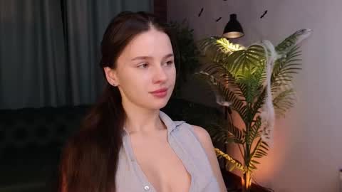lunaolivia_ online show from 10-28-25, 12:52