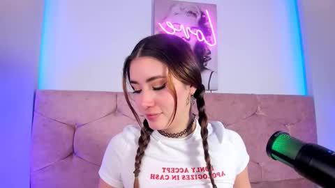 Snapshot of lunar_leen chatting on 02-20-25, 06:57 Luna online show from 02-20-25, 06:57