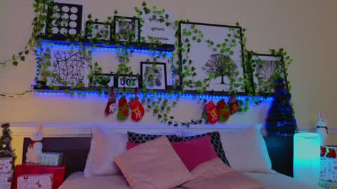 Luna Rishi online show from 12-26-24, 01:10