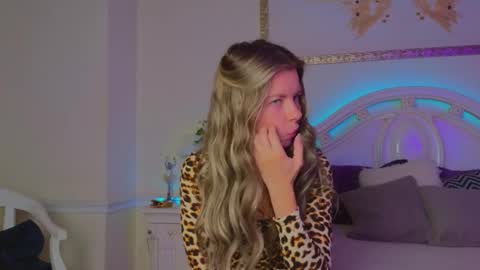 Luna Rishi online show from 10-10-25, 11:53