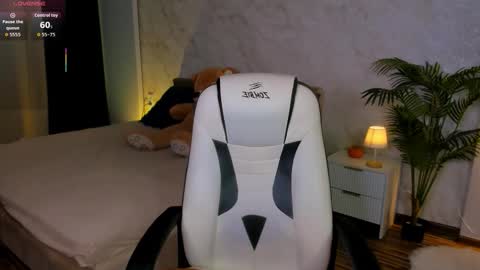 Snapshot of lunarlily7 chatting on 11-09-25, 05:28 Lily online show from 11-09-25, 05:28