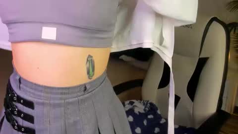 Snapshot of lunarlily7 chatting on 11-19-25, 05:29 Lily online show from 11-19-25, 05:29