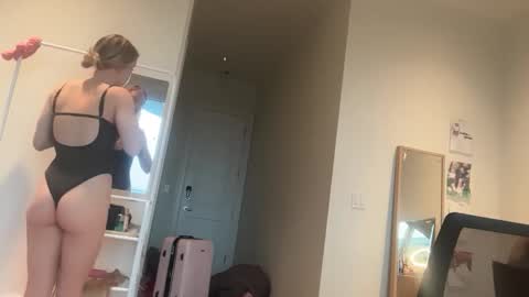 Snapshot of lunarose17 chatting on 01-07-26, 07:49 lunarose17 online show from 01-07-26, 07:49