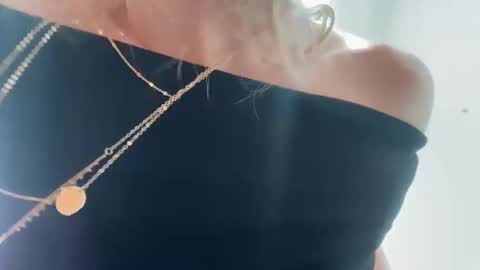 lunarose17 online show from 02-18-26, 08:38