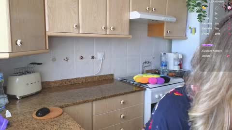 Snapshot of lunary_mix chatting on 02-04-25, 03:36 Luna online show from 02-04-25, 03:36