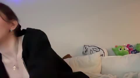 Snapshot of lunasnows chatting on 02-17-26, 02:57 lunasnow online show from 02-17-26, 02:57