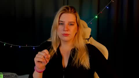 Snapshot of lunasshine chatting on 01-13-26, 04:07 LunasShine online show from 01-13-26, 04:07