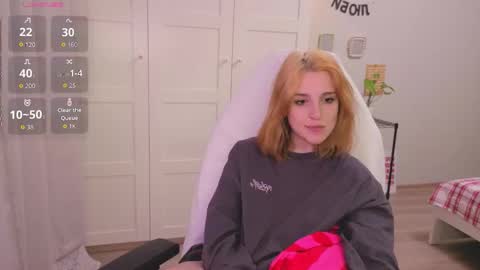 Snapshot of lunatale chatting on 01-05-26, 05:27 Kate online show from 01-05-26, 05:27