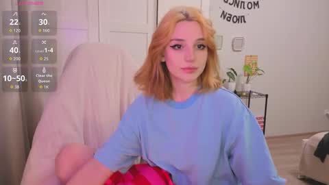 Snapshot of lunatale chatting on 01-09-26, 02:42 Kate online show from 01-09-26, 02:42