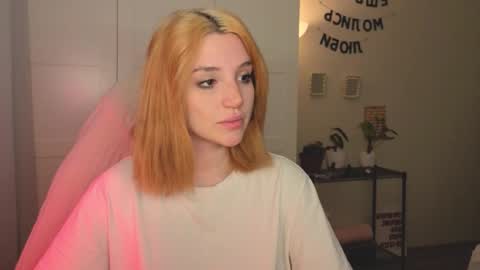 Snapshot of lunatale chatting on 01-14-26, 07:36 Kate online show from 01-14-26, 07:36