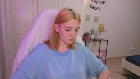 Snapshot of lunatale chatting on 01-15-26, 03:05 Kate online show from 01-15-26, 03:05