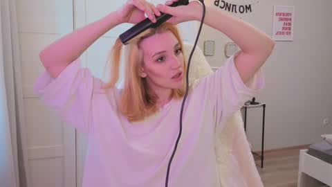 Snapshot of lunatale chatting on 02-03-26, 09:58 Kate online show from 02-03-26, 09:58