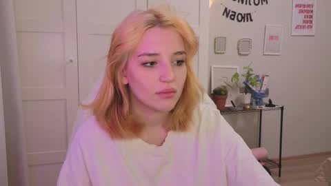 Snapshot of lunatale chatting on 02-04-26, 08:42 Kate online show from 02-04-26, 08:42