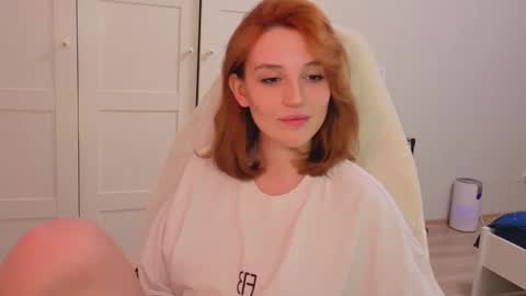 Snapshot of lunatale chatting on 02-13-26, 07:54 Kate online show from 02-13-26, 07:54