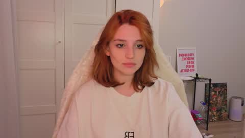 Snapshot of lunatale chatting on 02-14-26, 03:31 Kate online show from 02-14-26, 03:31