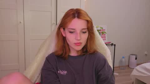 Snapshot of lunatale chatting on 02-26-26, 04:50 Kate online show from 02-26-26, 04:50