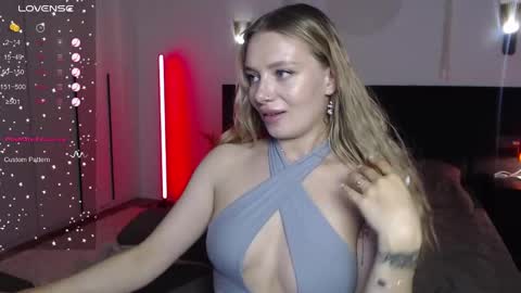 LunaticaBae online show from 02-21-25, 04:51