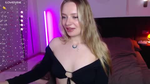 LunaticaBae online show from 03-01-25, 04:26