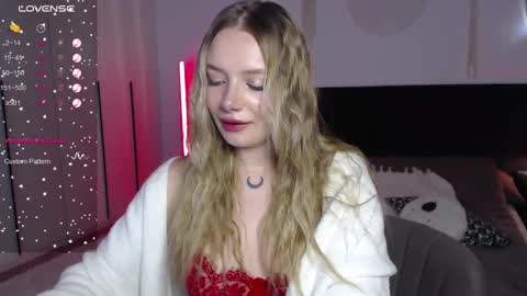 LunaticaBae online show from 03-02-25, 01:15