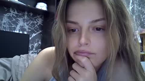 Luna  online show from 10-22-25, 06:07
