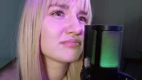 Snapshot of lunaxloverx chatting on 10-08-25, 10:18 LunaXLoverx online show from 10-08-25, 10:18