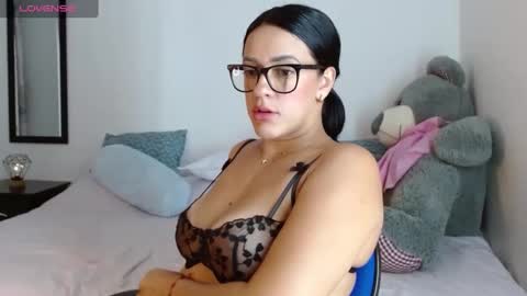 lunayois02 online show from 09-19-25, 03:30