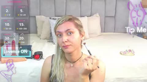 lunitadiva online show from 10-28-25, 02:09